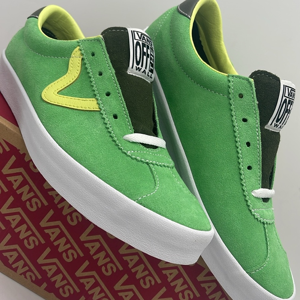 Vans MEN’S Sport Low Sport Pop Green
VN000CQRCX2
Sneakers - Picture 6 of 16